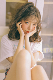 帅哥和美女打扑克视频